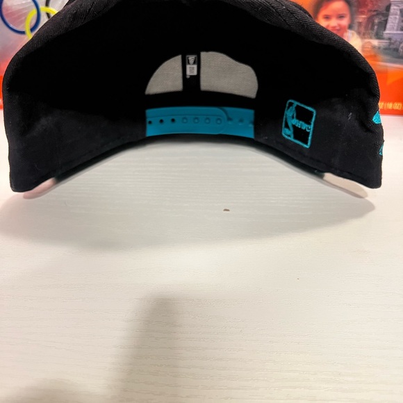 Charlotte Hornets snap back cap - Picture 2 of 5